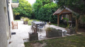 Maison au calme, jardin et proche commodités